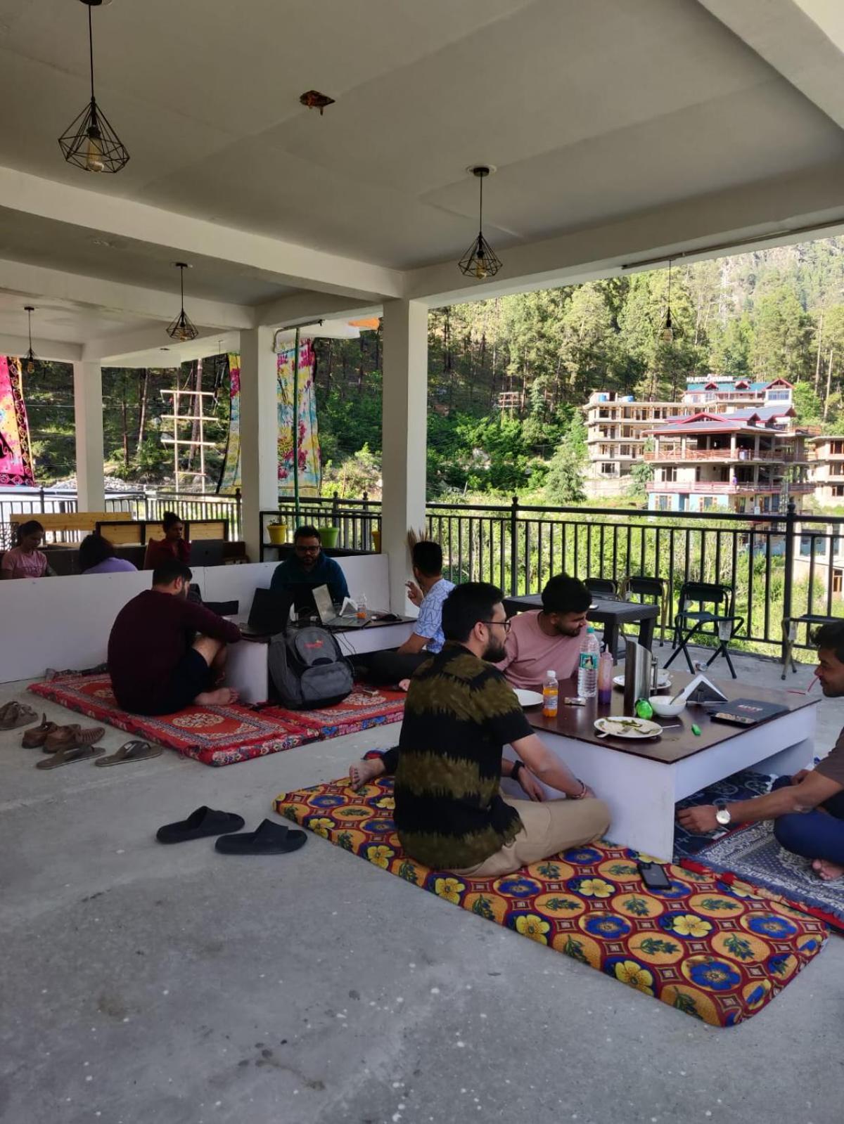 Himtrek Stay Kasol Eksteriør billede